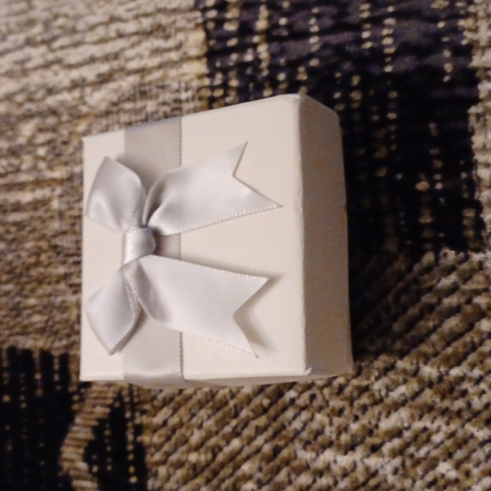 $4 Add-on White Gift Box With Silver Ribbon - Jewelry Display Or Presentation